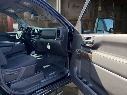 New 2026 GMC Sierra 2500 SLE AWD/4WD image 15