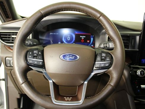 Used 2023 Ford Explorer King Ranch w/ Technology Package image 15