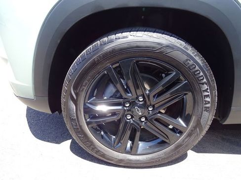 Used 2025 Chevrolet Trax ACTIV FWD image 7