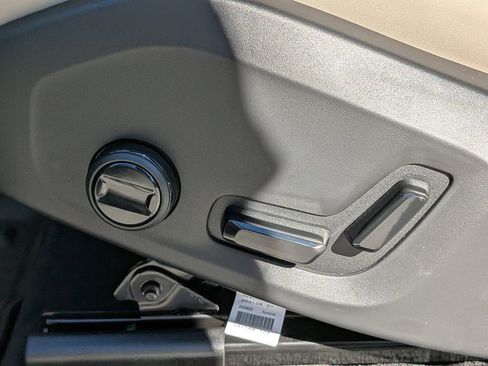 New 2026 Volvo XC90 B6 Plus w/ Protection Package Premier image 22