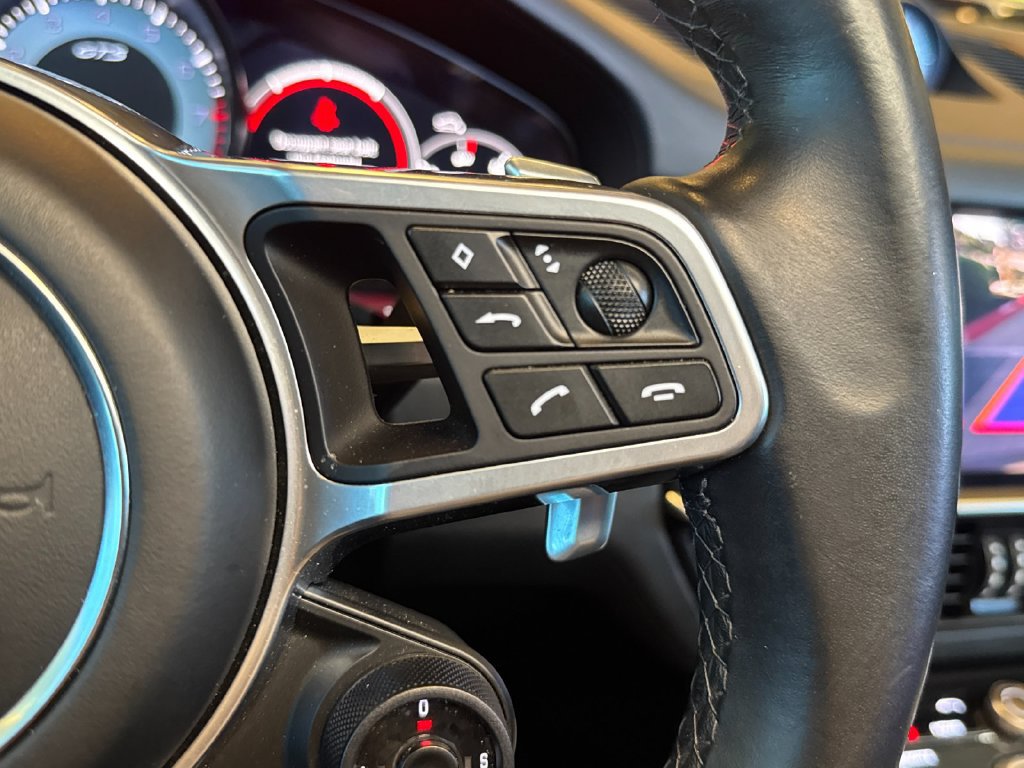 Used 2022 Porsche Cayenne GTS AWD/4WD image 32