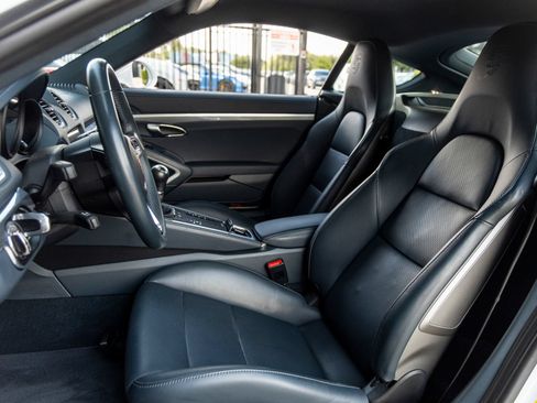 Certified 2024 Porsche 718 Cayman RWD image 5