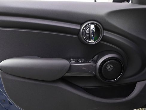 Used 2016 MINI Cooper 4-Door Hardtop image 21