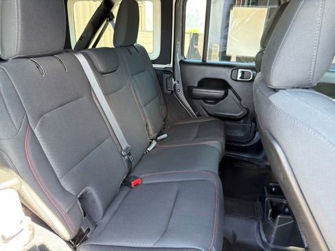 Used 2022 Jeep Wrangler Unlimited Rubicon AWD/4WD image 26