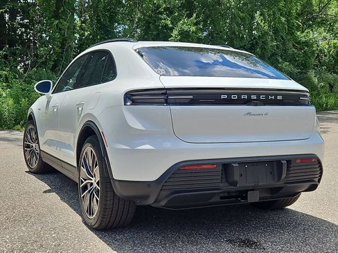 Certified 2025 Porsche Macan 4 Electric AWD/4WD image 7