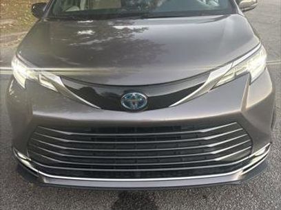 Certified 2022 Toyota Sienna Limited