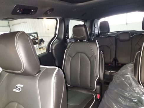 New 2026 Chrysler Pacifica Limited w/ S Appearance Package FWD image 12
