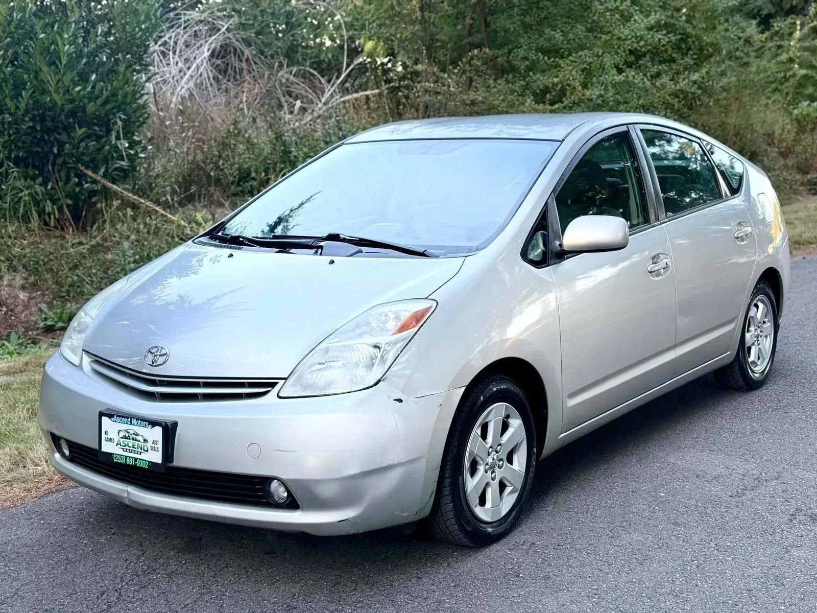 Used 2005 Toyota Prius w/ Pkg 6 FWD image 1