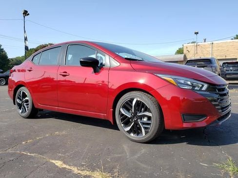 New 2025 Nissan Versa SR w/ Trunk Package image 4