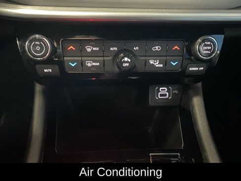 Used 2025 Jeep Compass Limited image 7