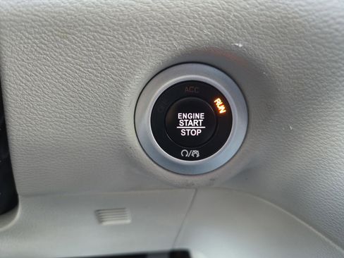 Used 2023 Chrysler Pacifica Touring-L image 20