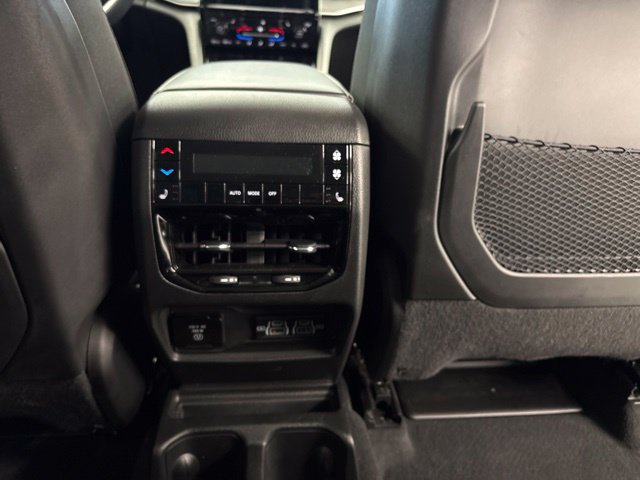 Used 2024 Jeep Grand Cherokee L Limited w/ Black Appearance Package AWD/4WD image 31