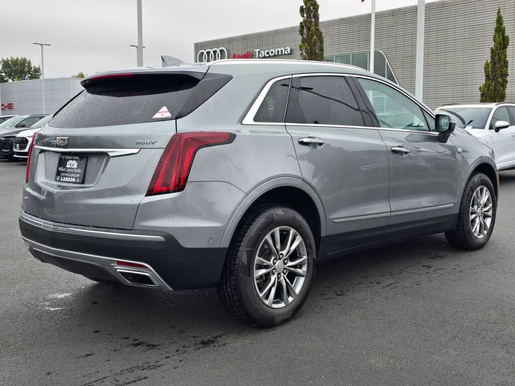Used 2023 Cadillac XT5 Premium Luxury w/ Technology Package AWD/4WD image 6