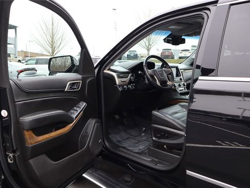 Used 2019 GMC Yukon Denali w/ Denali Ultimate Package image 12