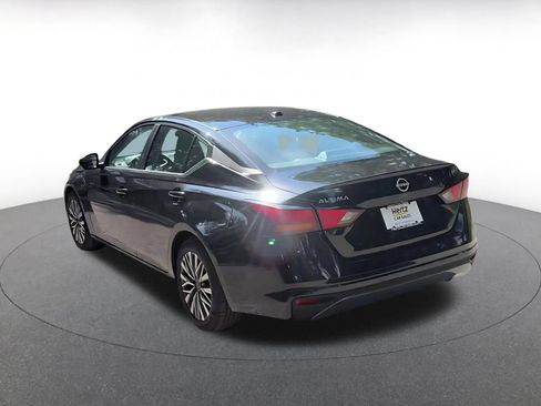 Used 2026 Nissan Altima 2.5 SV FWD image 10
