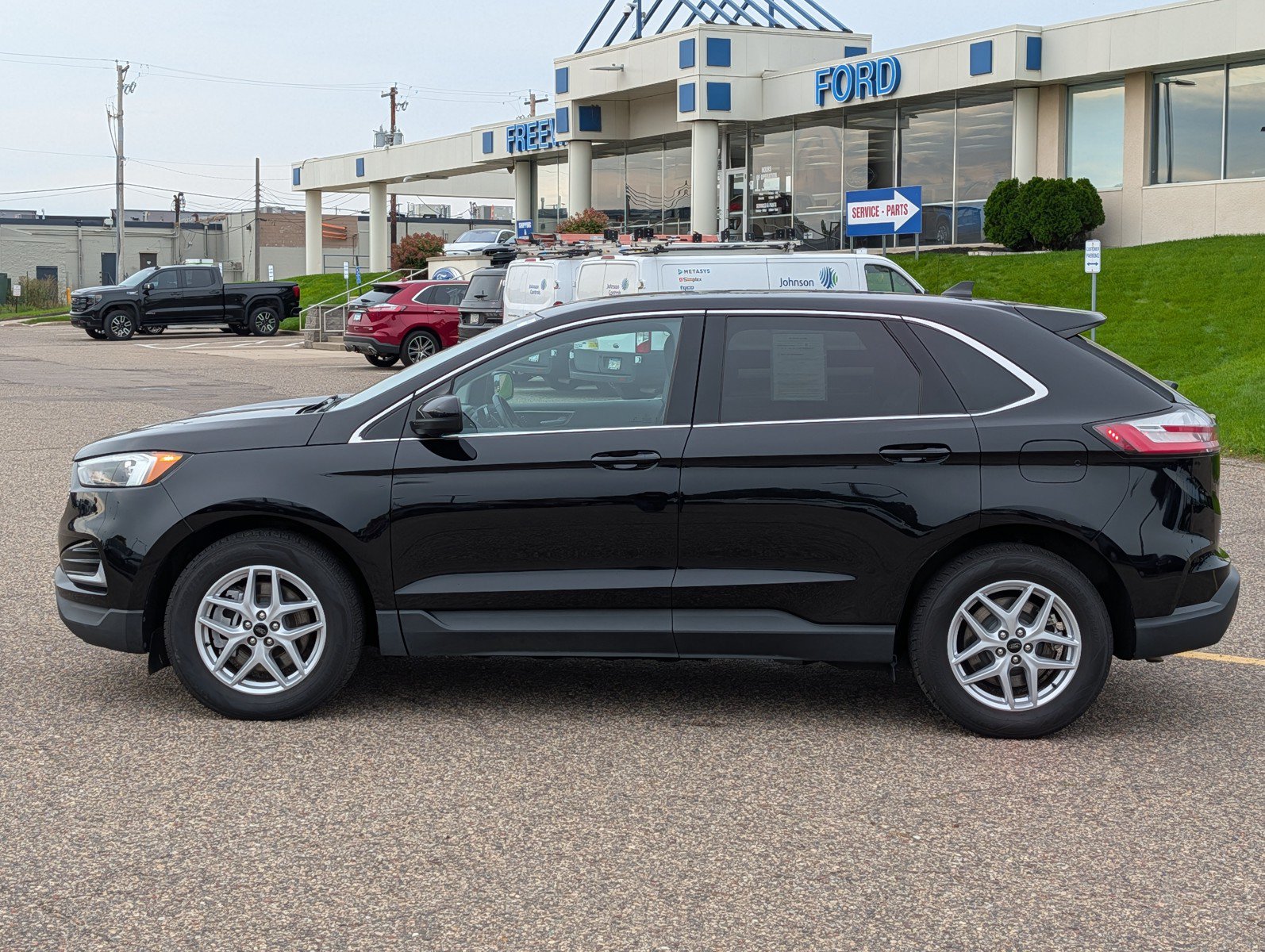 Used 2024 Ford Edge SEL AWD/4WD image 2