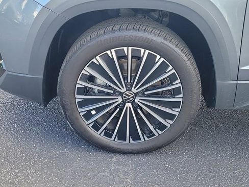 Certified 2025 Volkswagen Taos SE FWD image 29