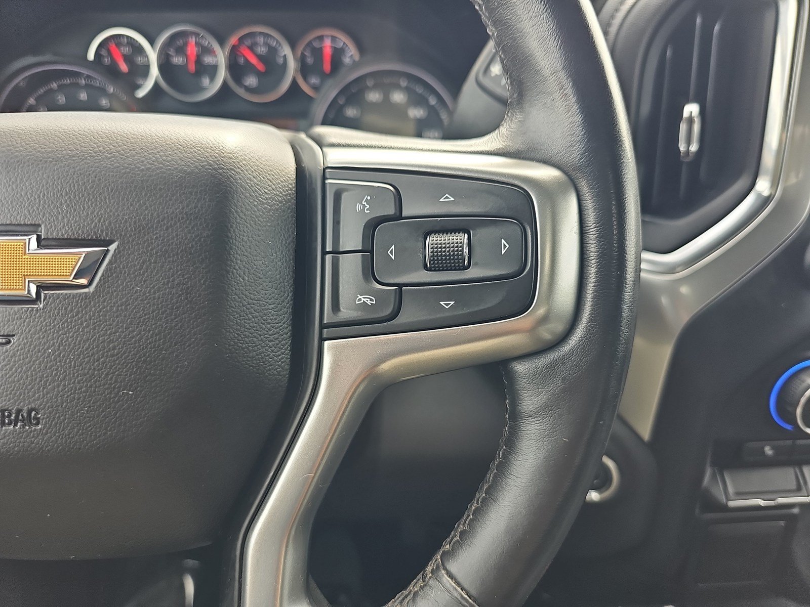 Used 2020 Chevrolet Silverado 1500 LT w/ All-Star Edition AWD/4WD image 15