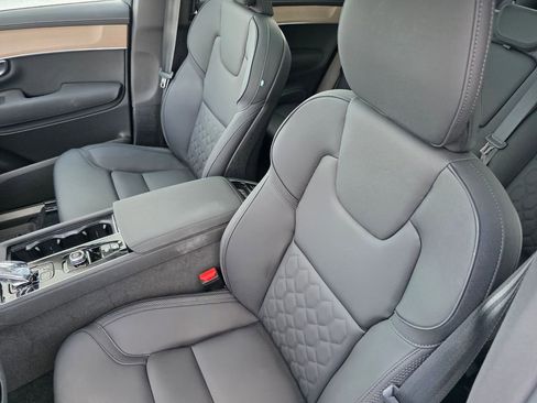 Used 2025 Volvo XC90 B5 Core w/ Protection Package AWD/4WD image 11