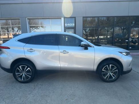 Used 2023 Toyota Venza LE image 9