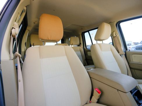 Used 2010 Ford Explorer XLT image 16