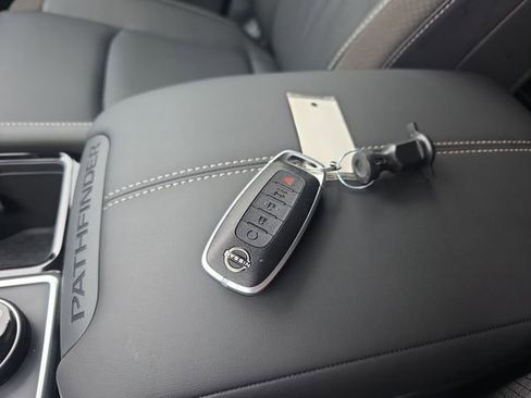 New 2025 Nissan Pathfinder SL image 30