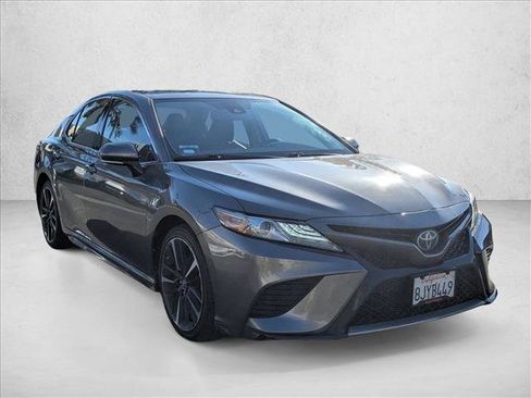 Used 2019 Toyota Camry XSE image 4