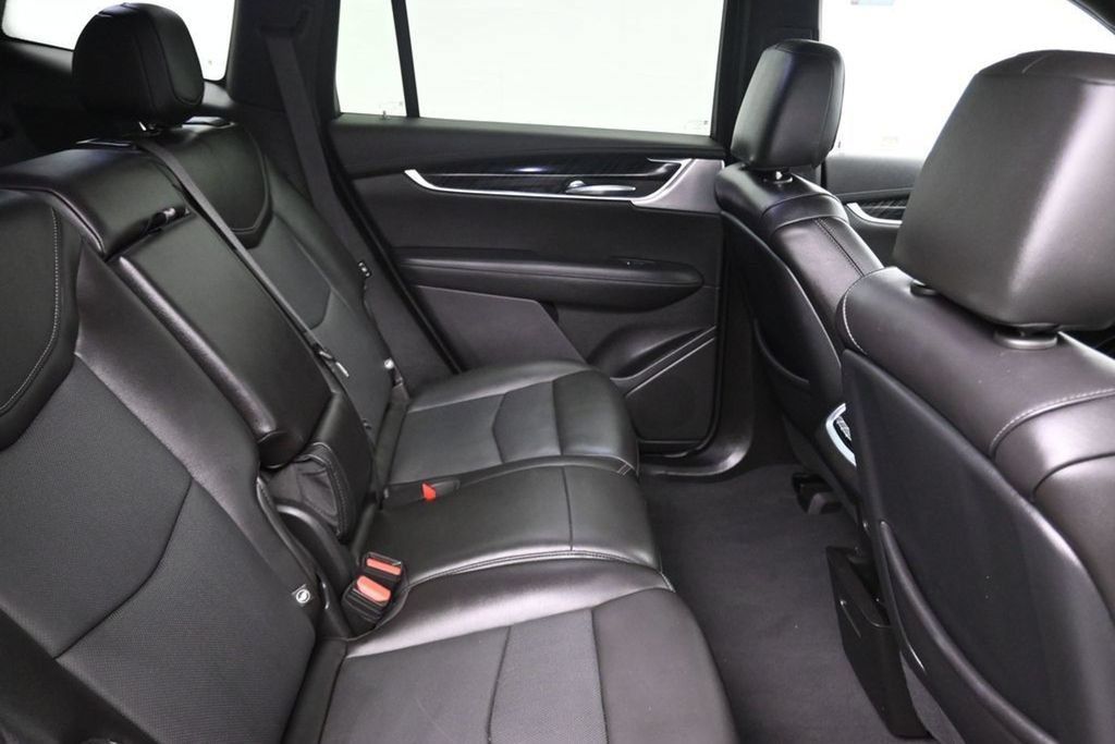 Used 2023 Cadillac XT6 Premium Luxury FWD image 14