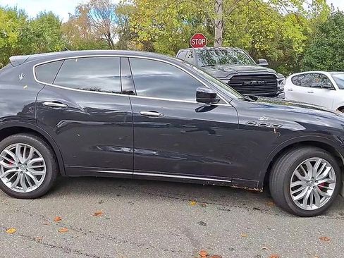 Certified 2022 Maserati Levante GT image 9