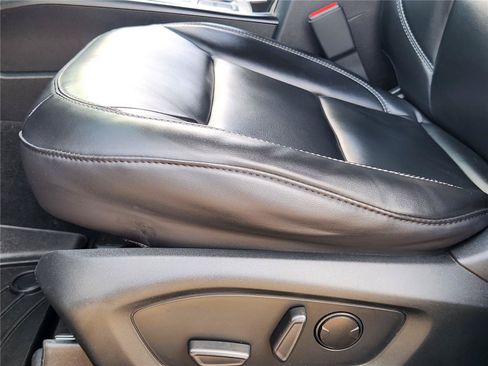 Used 2021 Ford Explorer XLT w/ Equipment Group 202A RWD image 27