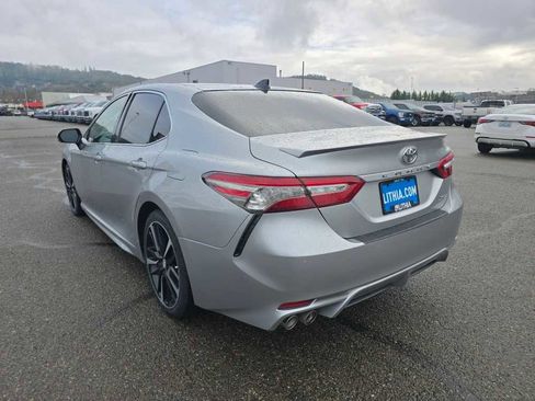 Used 2018 Toyota Camry XSE image 3