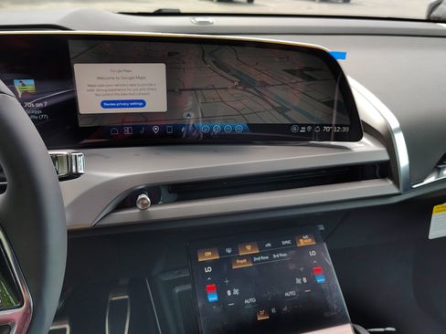 New 2026 Cadillac Vistiq Platinum w/ LPO, Floor Liner Package image 19