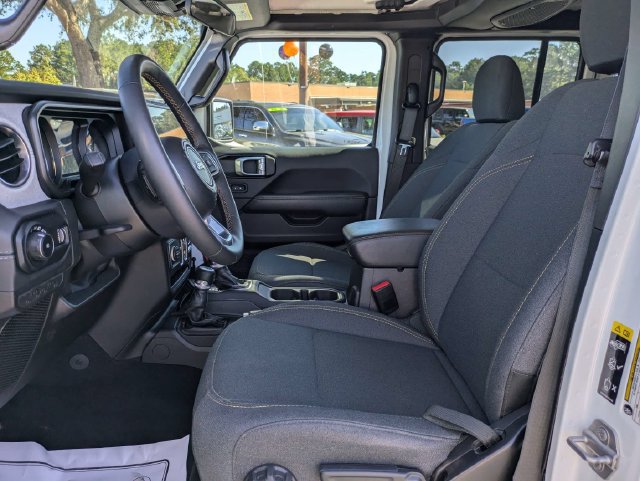 Used 2025 Jeep Wrangler Unlimited Sahara AWD/4WD image 22