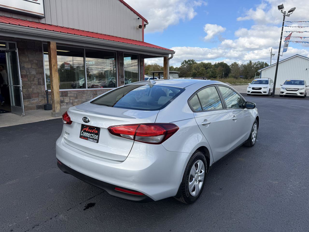 Used 2017 Kia Forte LX FWD image 4