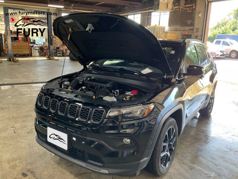 Used 2025 Jeep Compass Latitude w/ Altitude Special Edition AWD/4WD image 32