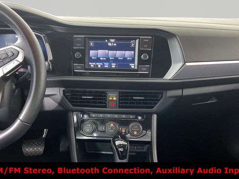 Used 2023 Volkswagen Jetta SE FWD image 9