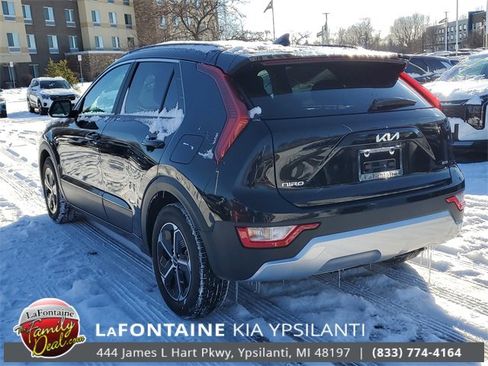 Certified 2025 Kia Niro LX image 6
