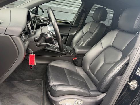 Certified 2020 Porsche Macan AWD/4WD image 3