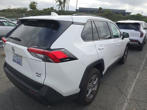 Used 2025 Toyota RAV4 XLE w/ Convenience Package image 4
