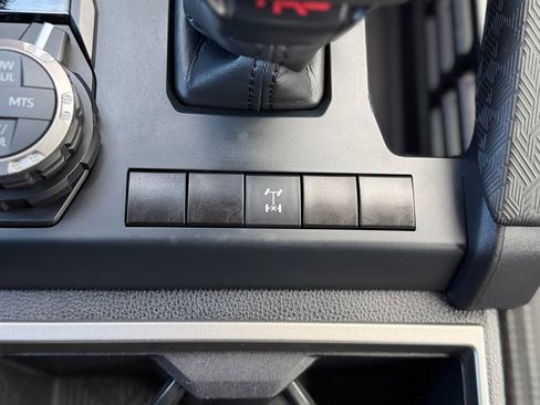 Used 2024 Toyota Tacoma TRD Off-Road image 17