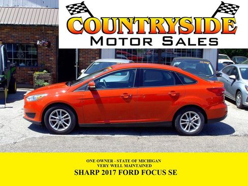 Used 2017 Ford Focus SE FWD image 2