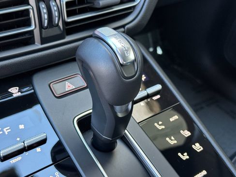 Certified 2025 Porsche Macan image 26