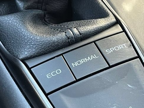 Used 2024 Toyota Camry SE w/ Convenience Package FWD image 18