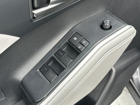 Used 2022 Toyota Highlander LE AWD/4WD image 15