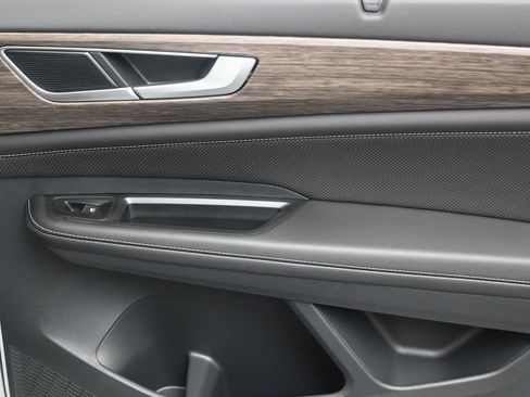 Certified 2025 Volkswagen Atlas SEL image 14