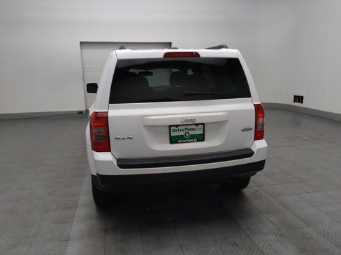 Used 2016 Jeep Patriot Latitude AWD/4WD image 6