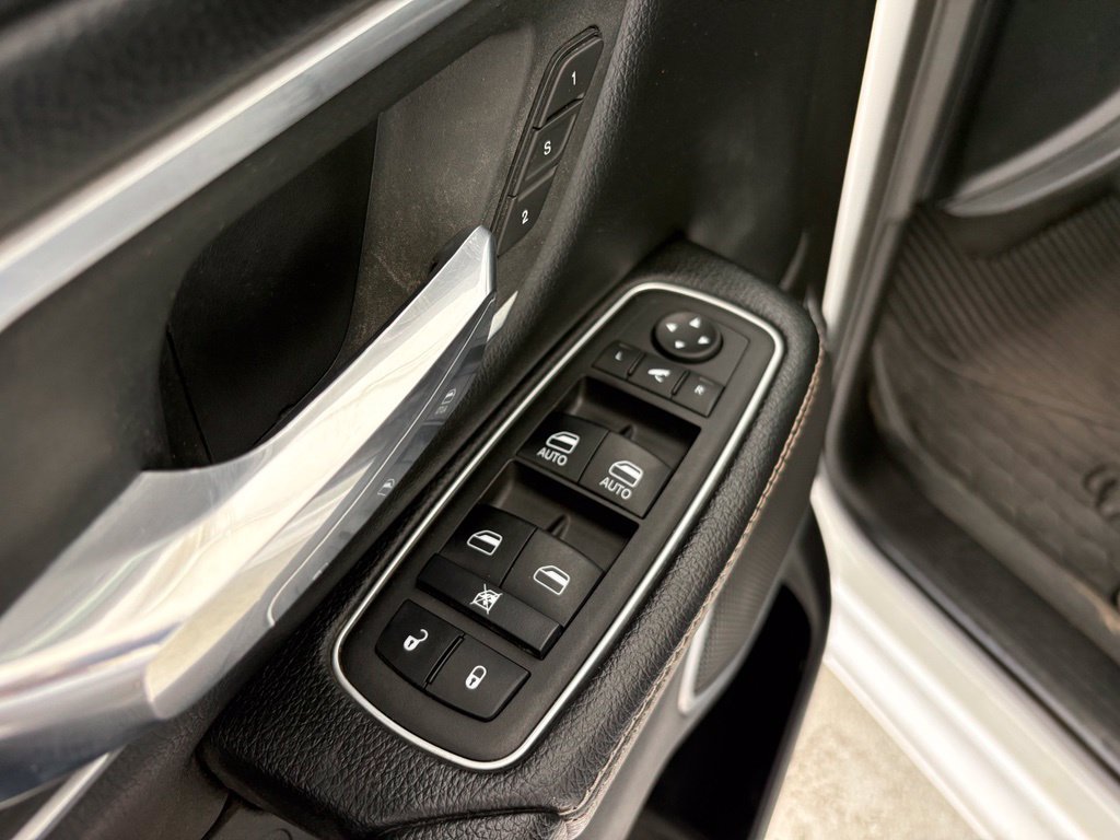 Used 2023 RAM 1500 Laramie AWD/4WD image 27