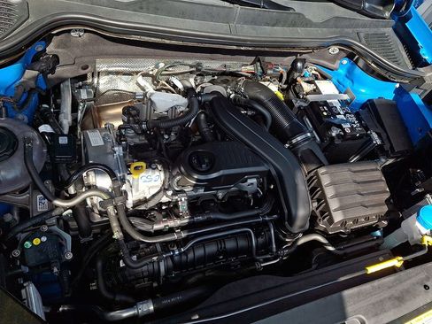 Used 2025 Volkswagen Taos SE image 29