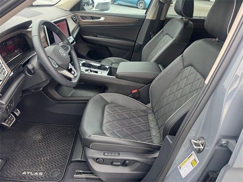 Used 2025 Volkswagen Atlas SEL Premium R-Line image 9