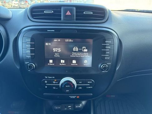 Used 2019 Kia Soul + image 12